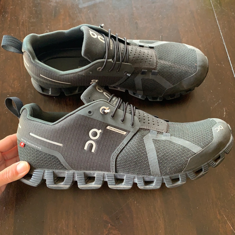 ON Men’s Black Cloud 5 Waterproof Tennis/Athletic Shoes